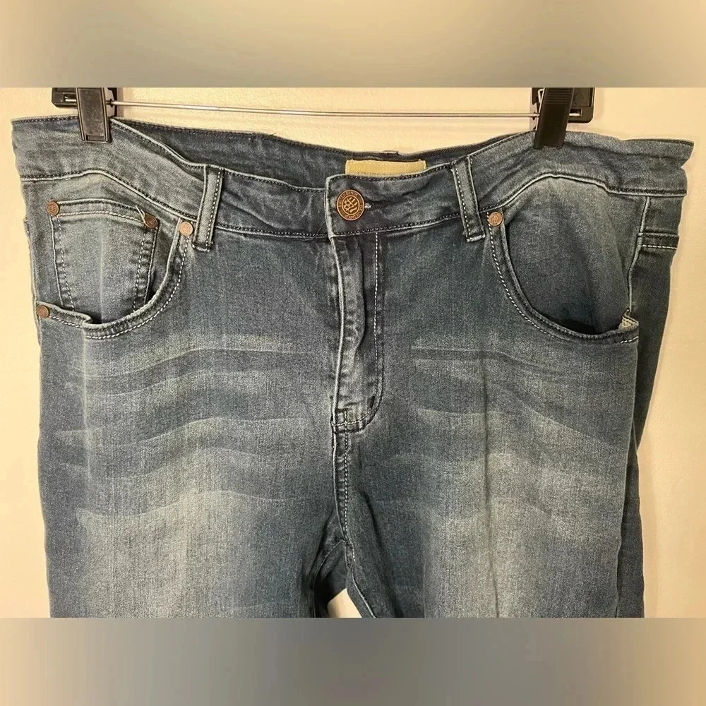 United denim,36/32, 5-pocket logo, factory distressed, medium wash, straight leg